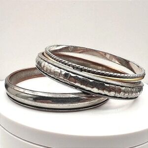 Vintage 80s 90s Metal Bangle Bracelet Set Silver Tone Textured‎ Women's Jewelry
